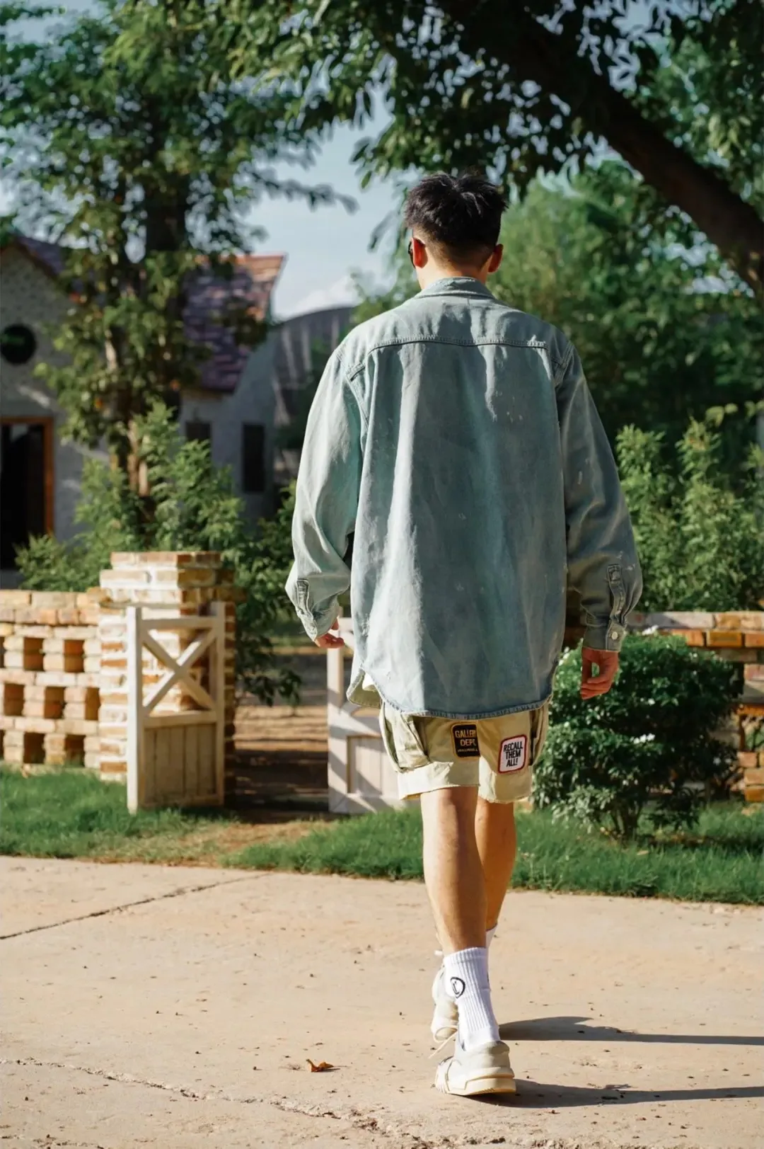GALLERY DEPT. KENZIE FATIGUE CARGO SHORTS Patch embroidered shorts, distressed ink-splashed overalls, olive green size 30/32/34/36, heavy wash garment dyeing, jetted horse fade, washed and distressed products, each piece is slightly different, each piece is a work of art, Shimada machine embroidery, hand-splashed ink graffiti